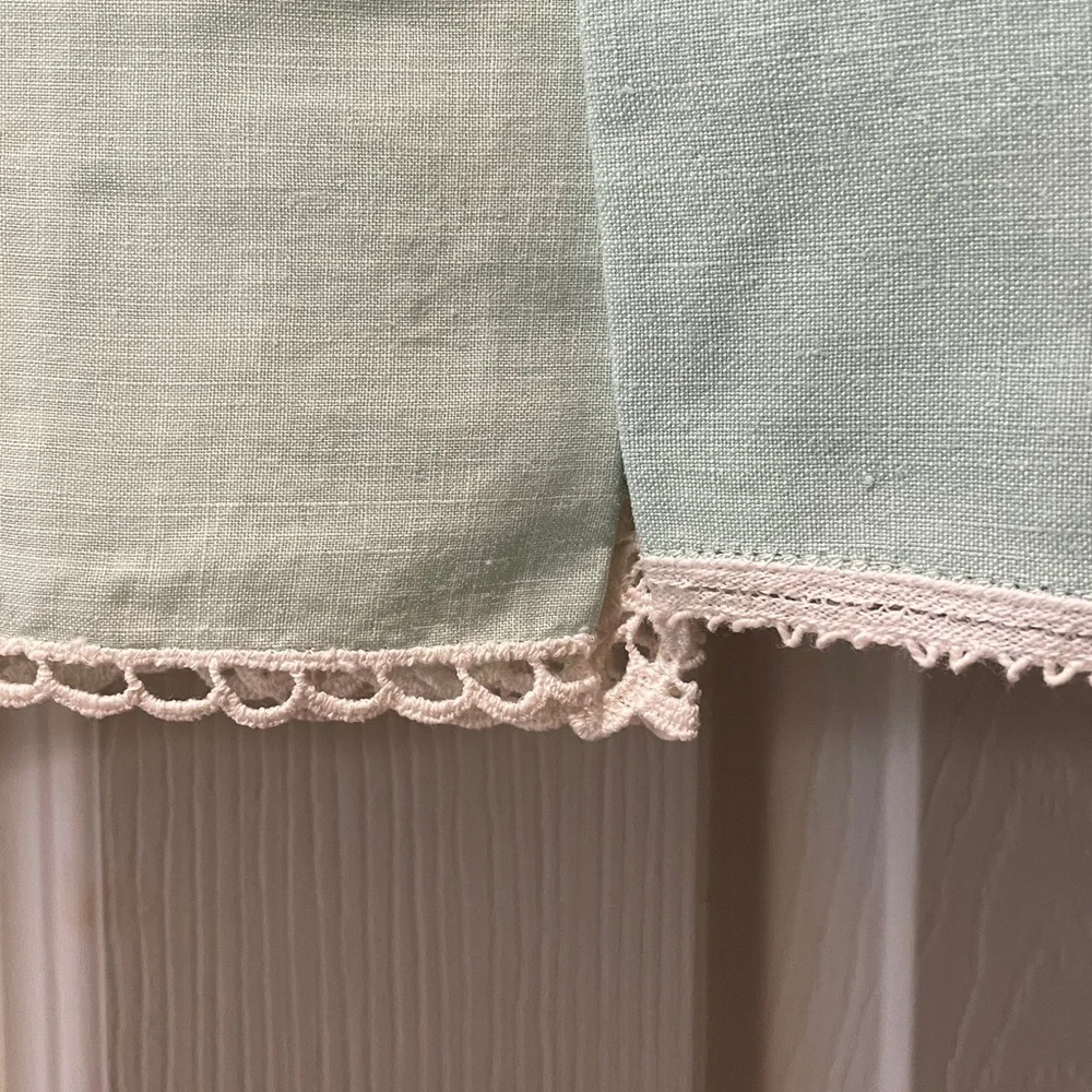 Vtg Elegant Lace Trimmed Mint Green Hand Towels. Different. It complementary.